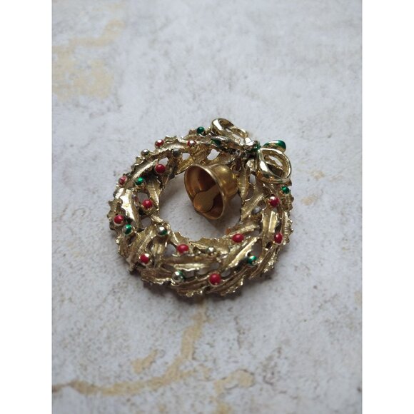 Vintage Wreath Bell Pin Brooch Christmas Gold Tone Estate Jewelry - Picture 3 of 8